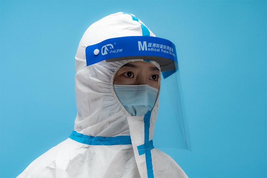 What technologies are used to make Medical Face Shield resistant to fogging?