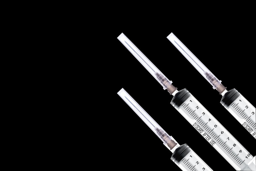 What are the primary advantages of using disposable syringes compared to reusable ones in medical settings?